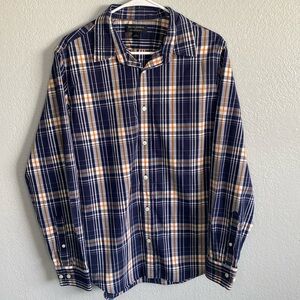 Banana Republic men’s button-down dress shirt